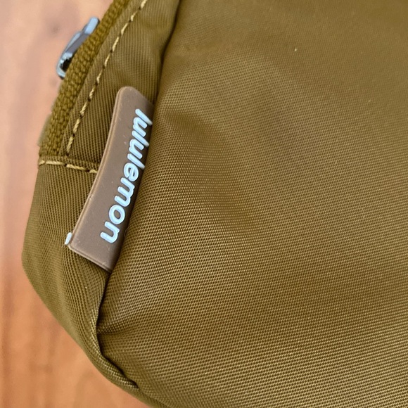 ❤️ Lululemon Everywhere Belt Bag Burnt Caramel NWT - Picture 7 of 11